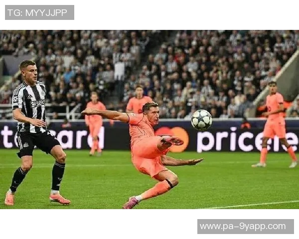 罗马诺透露莱万冬窗留队愿意与巴萨续约的最新消息